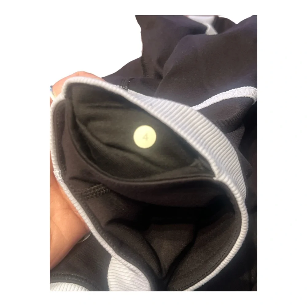LULULEMON‎ ATHLETICA capri legging size 4 F1-30